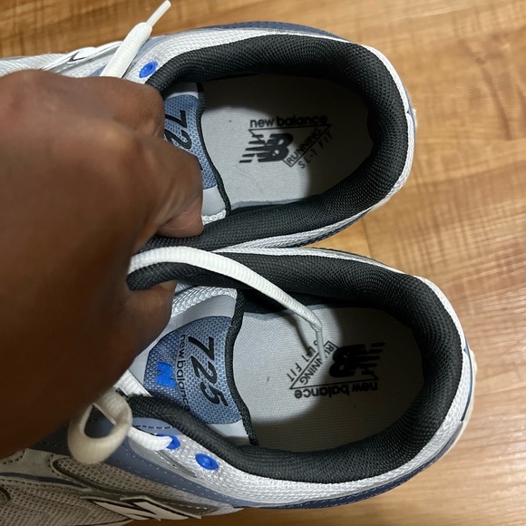 New Balance 725 💙 - Picture 6 of 9